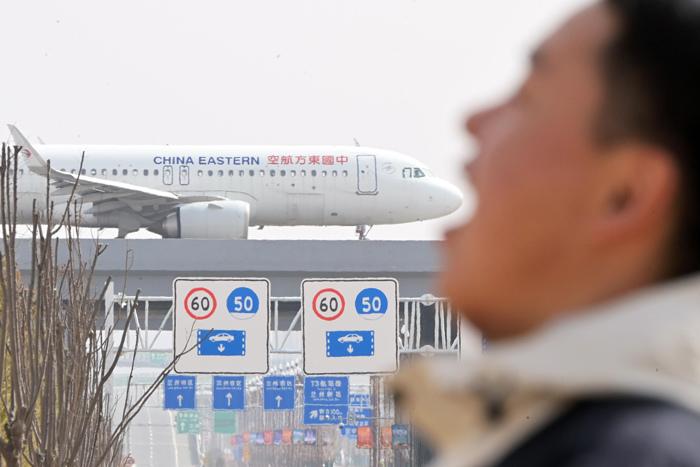 蘭州T3飛機過橋火出圈吸引游客打卡