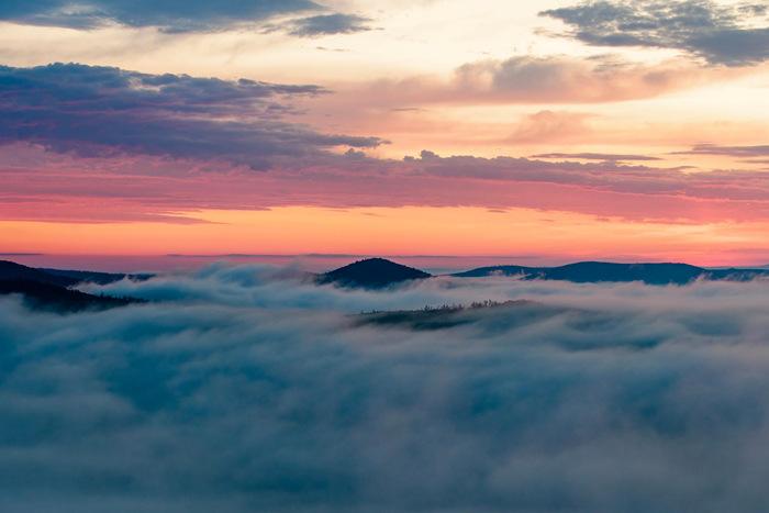 晨觀內蒙古大興安嶺云巔日出