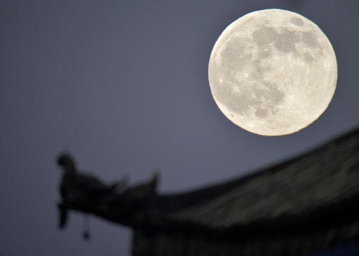 “超級(jí)月亮”現(xiàn)身西藏日喀則