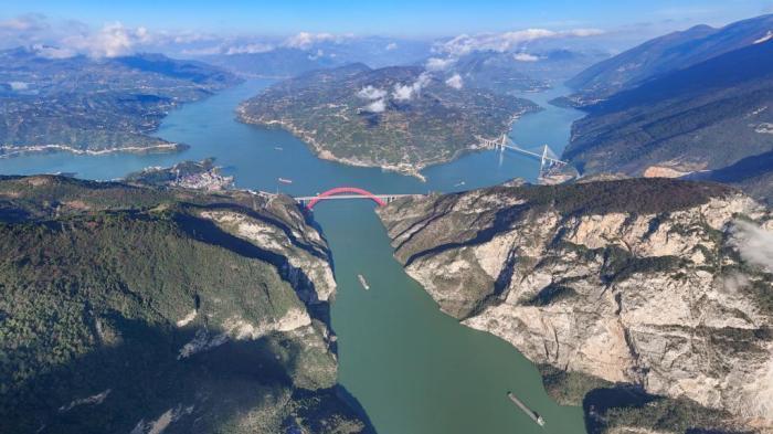 三峽庫區(qū)：高峽平湖 百舸爭流