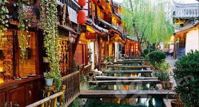 ������һ��(g��)����ˮ�ϵ�����С�(zh��n)