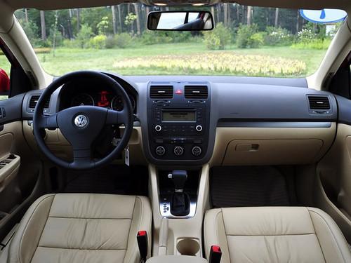 ����߀������1.6L�����b�����l�әC܇��