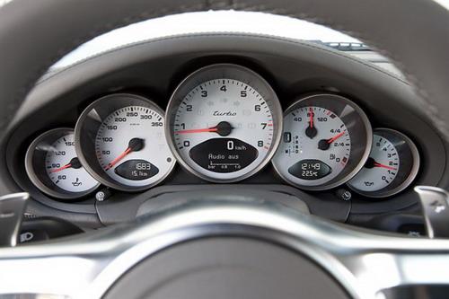 �C�����|(zh��)������ԇ�{���r���¿�911 Turbo