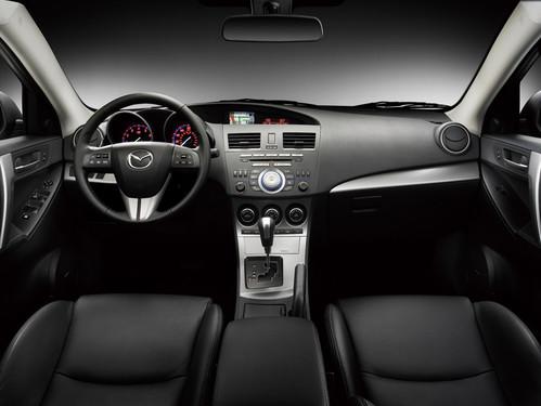 Mazda3�Ɏ������ �L���R���_Ŀ�˸���