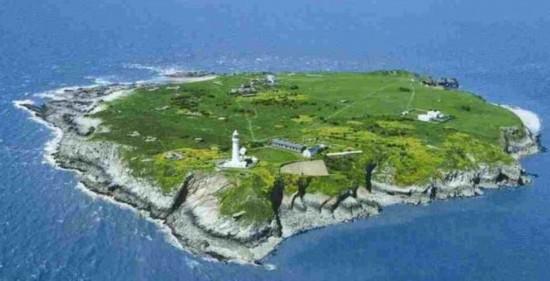 Ӣ�����w�ۺ��ߏ�(qi��ng)ռС�u�ο͵Ǎu�Ó��(�D)