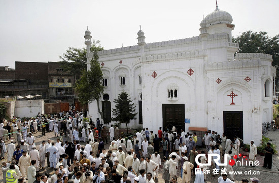 巴基斯坦爆炸案致82人死亡巴中斷同塔利班對(duì)話(huà)