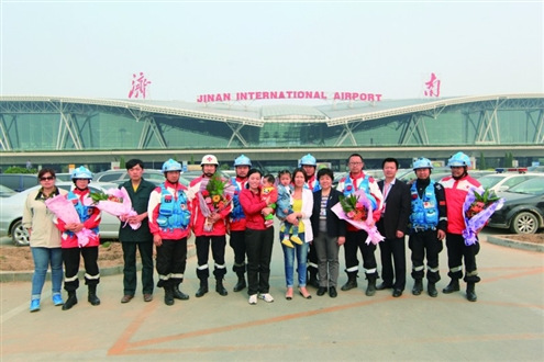 民間救援隊談震區(qū)經(jīng)歷:志愿者無經(jīng)驗遇滾石亂跑