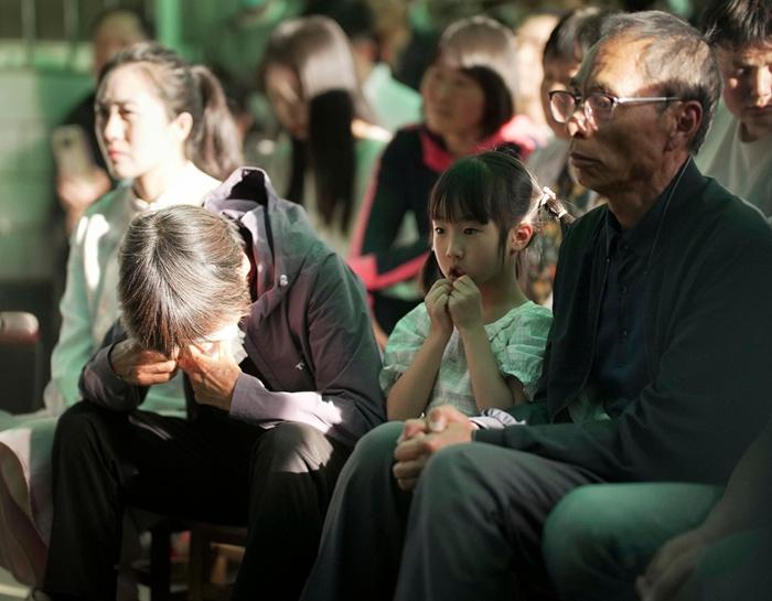 神舟二十號載人飛船發射升空：兒行千里母擔憂