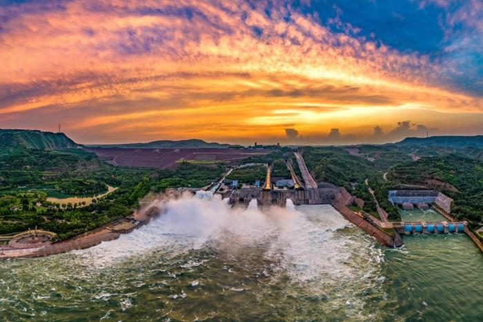 河南濟(jì)源：黃河小浪底調(diào)水調(diào)沙蔚為壯觀